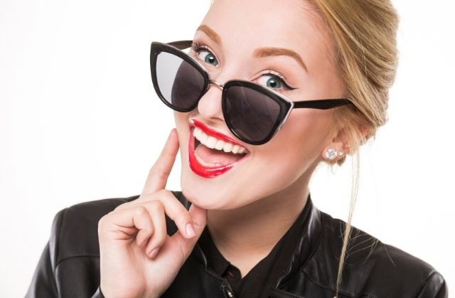Makijaż do okularów – 7 porad jak malować się nosząc okulary.